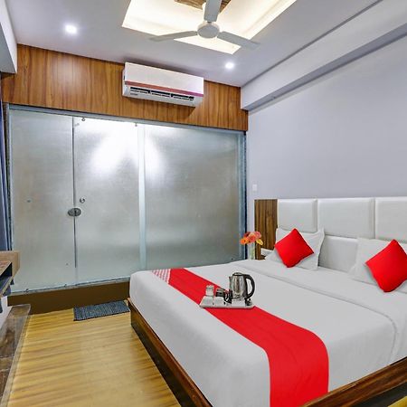 Hotel O Max Surat Bagian luar foto