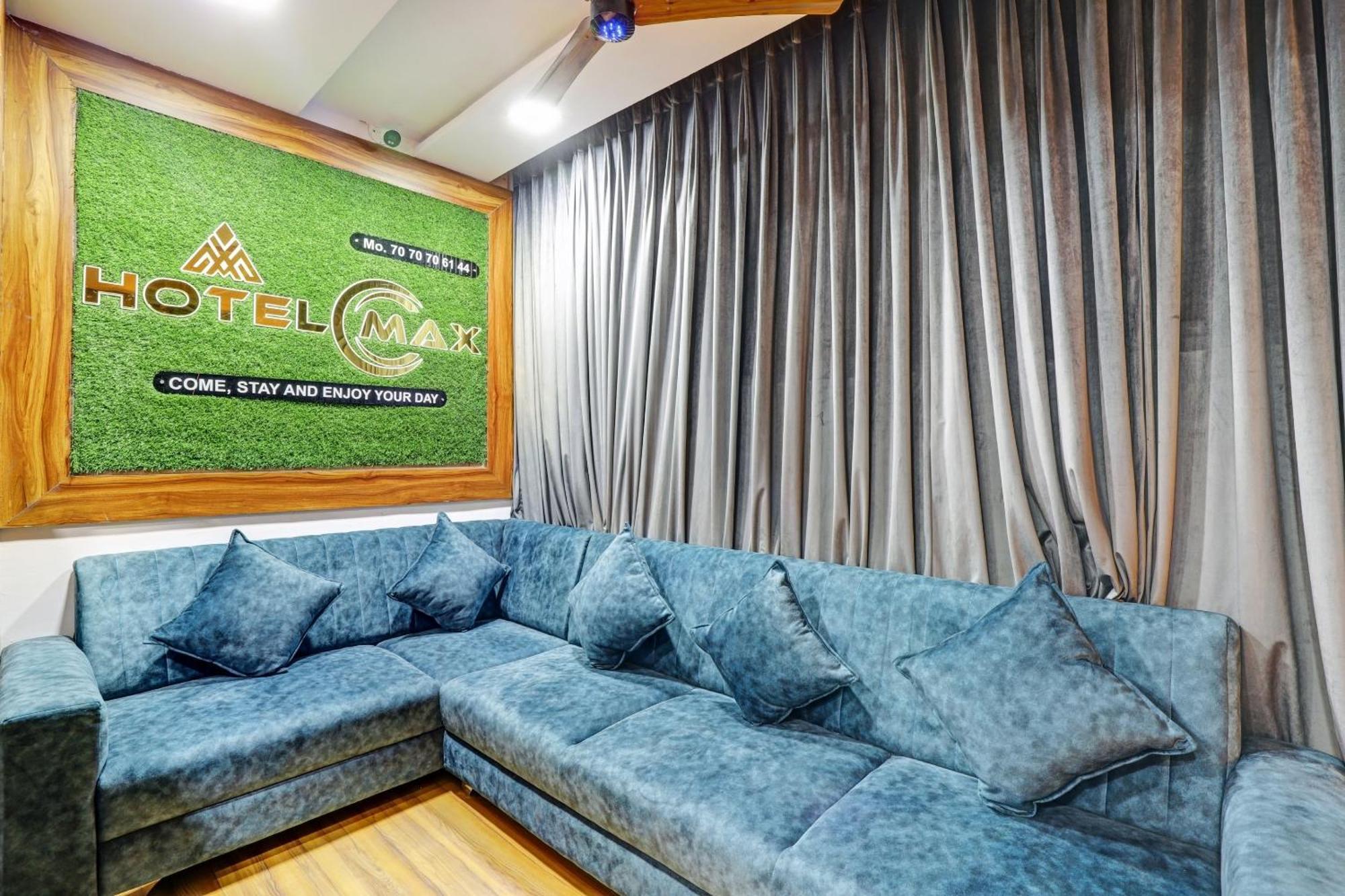 Hotel O Max Surat Bagian luar foto