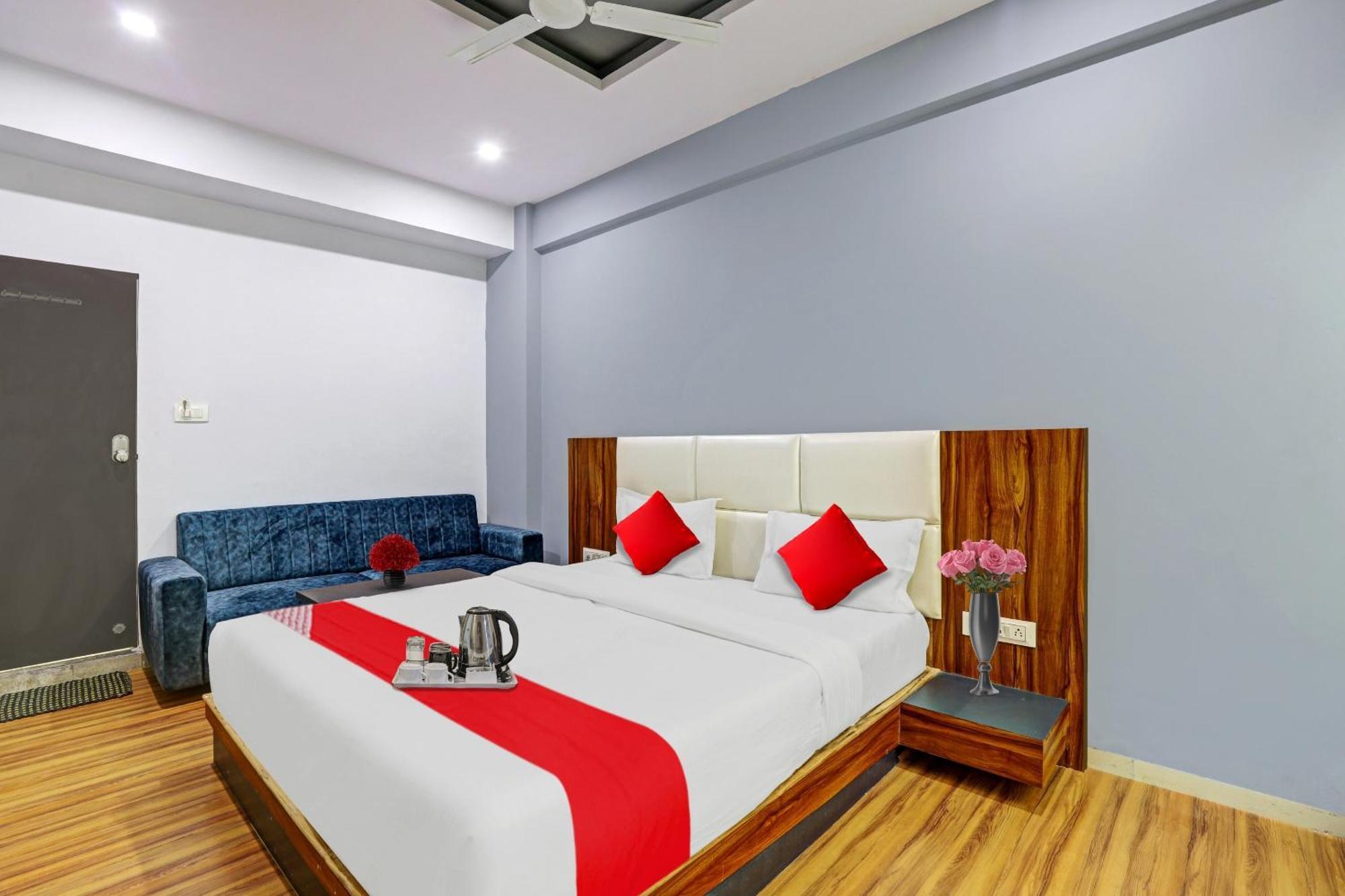 Hotel O Max Surat Bagian luar foto