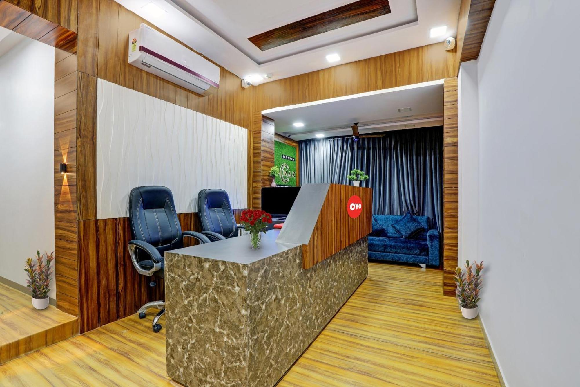 Hotel O Max Surat Bagian luar foto