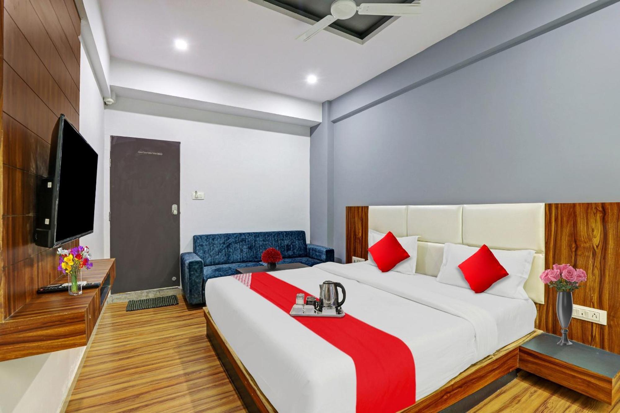 Hotel O Max Surat Bagian luar foto
