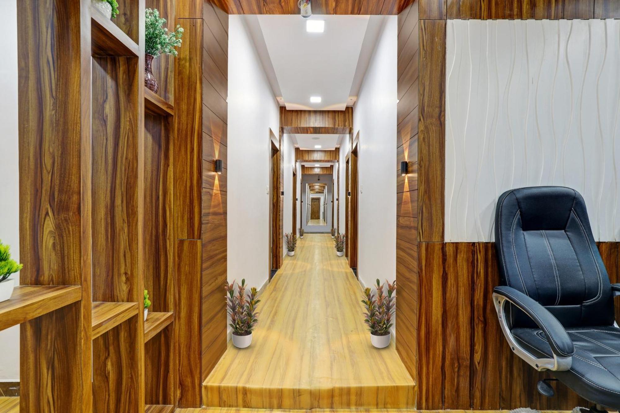 Hotel O Max Surat Bagian luar foto