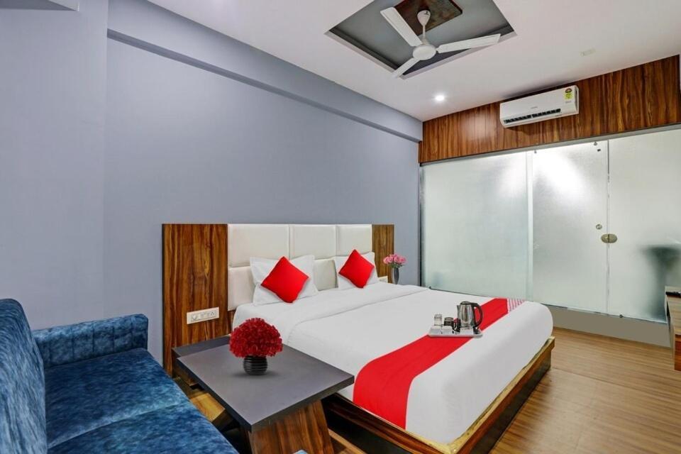 Hotel O Max Surat Bagian luar foto