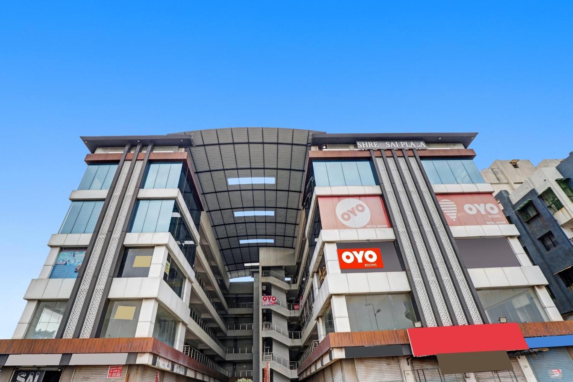 Hotel O Max Surat Bagian luar foto